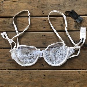 NWT Victoria’s Secret White Lace Bra - Size 36B
